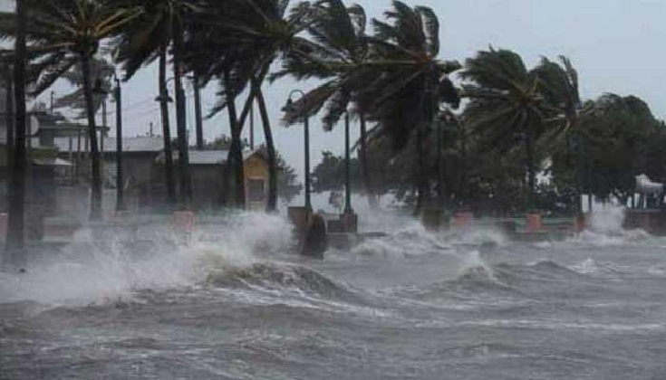 ടൗട്ടേ കേരള തീരം തൊട്ടേക്കില്ല, ജാഗ്രത അനിവാര്യം ; മൂന്ന് ജില്ലകളിലെ റെഡ് അലര്‍ട്ട് പിന്‍വലിച്ചു, കൂടുതല്‍ ജില്ലകളില്‍ ഓറഞ്ച് അലര്‍ട്ട്