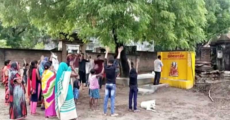 കൊറോണ ദേവി ക്ഷേത്രം അജ്ഞാതർ തകർത്തു ; യുപിയില്‍ പൊലീസിനെതിരെ നാട്ടുകാർ