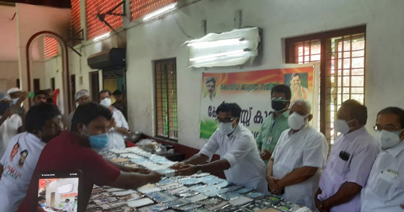 മഹാമാരിയില്‍  കൈത്താങ്ങായി  കോണ്‍ഗ്രസ് കൂട്ടായ്മ ; മാതൃകാപ്രവര്‍ത്തനങ്ങളുമായി ആയവന കൊവിഡ് ജാഗ്രതാ സമിതി