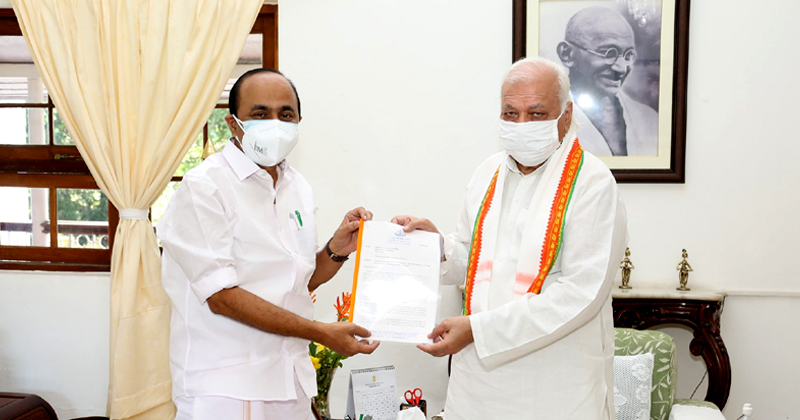 കേന്ദ്ര വാക്സിന്‍ നയത്തിനെതിരെ രാഷ്ട്രപതിക്ക് നിവേദനം; പ്രതിപക്ഷ നേതാവ് ഗവര്‍ണര്‍ക്ക് കൈമാറി