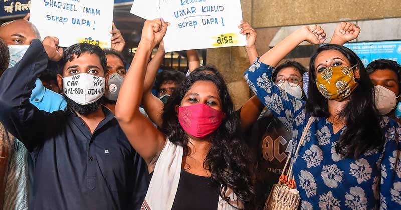 ഡല്‍ഹി കലാപക്കേസില്‍ ജാമ്യം ലഭിച്ച പൗരത്വപ്രക്ഷോഭകർ ജയിൽമോചിതരായി