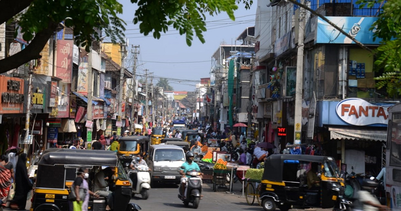 ബക്രീദ് പ്രമാണിച്ച് സംസ്ഥാനത്ത് ഇളവുകള്‍; ഇന്ന് ലോക്ക്ഡൗണ്‍ ഇല്ല, കടകള്‍ക്ക് പ്രവര്‍ത്തിക്കാം