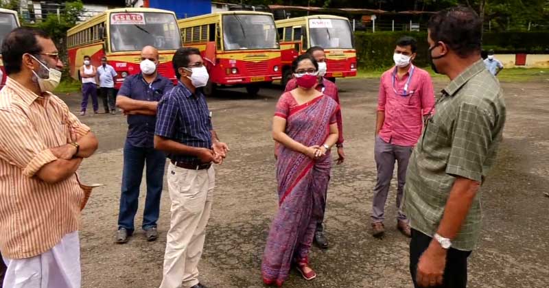 പമ്പയിലേക്കുള്ള രണ്ട് ബസ് സർവീസുകള്‍ പുനഃരാരംഭിക്കുമെന്ന് ജില്ലാ കളക്ടര്‍ ; അവലോകനയോഗം ചേര്‍ന്നു