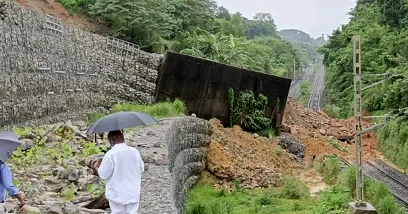 കനത്ത മഴയും മണ്ണിടിച്ചിലും; കൊങ്കണ്‍ പാതയില്‍ ട്രെയിന്‍ ഗതാഗതം തടസപ്പെട്ടു