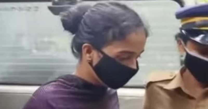 നവജാത ശിശുവിനെ കരിയിലക്കൂട്ടത്തില്‍ ഉപേക്ഷിച്ച കേസ് ; കാമുകനെന്ന പേരില്‍ ചാറ്റ് ചെയ്തത് ആത്മഹത്യ ചെയ്ത സ്ത്രീകള്‍