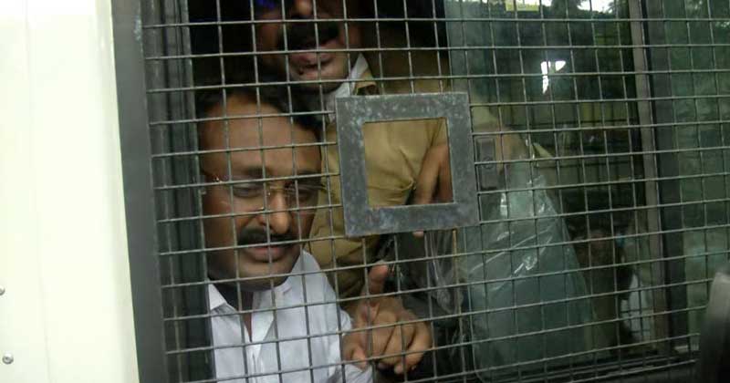 മരംമുറിക്കേസ് പ്രതികളും പൊലീസുമായി കോടതിയില്‍ വാക്കുതർക്കം ; റിമാന്‍ഡില്‍