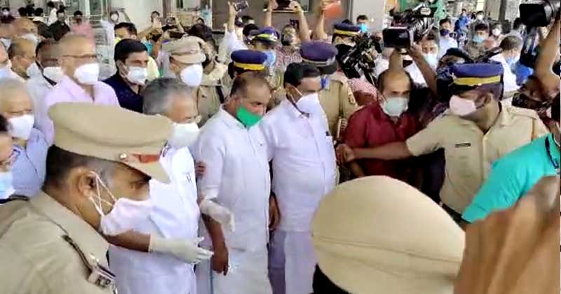മുഖ്യമന്ത്രിയുടെ സ്വീകരണ പരിപാടിയില്‍ കൊവിഡ് മാനദണ്ഡങ്ങളുടെ ലംഘനം