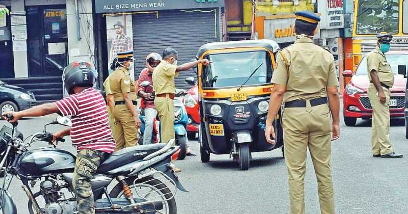 സംസ്ഥാനത്ത് ശനിയാഴ്ച്ച ലോക്ഡൗൺ ഒഴിവാക്കി ; തിങ്കള്‍ മുതല്‍ ശനിവരെ കടകള്‍ തുറക്കാം ; നിയന്ത്രണങ്ങള്‍ രോഗ ബാധിതരുടെ എണ്ണം കണക്കിലെടുത്ത്