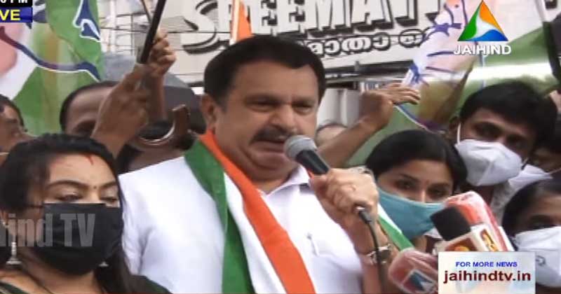 'കുഞ്ഞിനെ അമ്മയില്‍ നിന്ന് വേർപെടുത്തിയത് യോഗിയുടെ യുപിയില്‍ അല്ല, പിണറായിയുടെ കേരളത്തില്‍'; പ്രതിഷേധിച്ച് കോണ്‍ഗ്രസ്