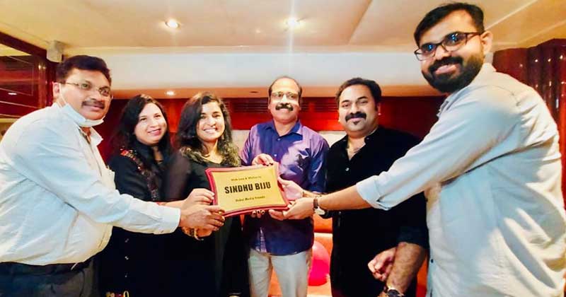 ഗിന്നസ് ലോക റെക്കോര്‍ഡ് ജേതാവായ ദുബായിലെ മലയാളി മാധ്യമ പ്രവര്‍ത്തക സിന്ധു ഇനി ഓസ്‌ട്രേലിയയിലേക്ക്; ദുബായില്‍ യാത്രയയപ്പ് നല്‍കി