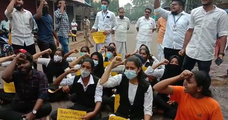 മൊഫിയയുടെ മരണം: പരാതി നല്‍കാനെത്തിയ വിദ്യാർത്ഥികളെ കസ്റ്റഡിയിലെടുത്ത് പൊലീസ്