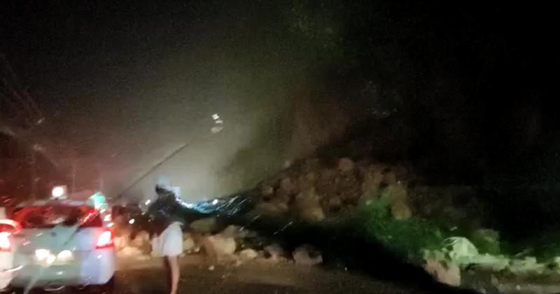 കൊല്ലം ജില്ലയില്‍ കനത്ത മഴ: വെള്ളക്കെട്ടിലായി നിലമേല്‍ ടൗണ്‍; മണ്ണിടിഞ്ഞ് ഗതാഗത തടസം; വിദ്യാഭ്യാസ സ്ഥാപനങ്ങള്‍ക്ക് ഇന്ന് അവധി