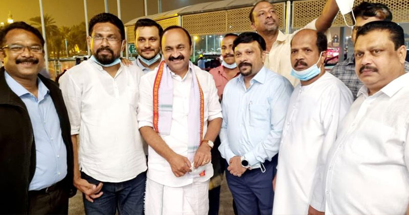 പ്രതിപക്ഷ നേതാവായി ആദ്യമായി യുഎഇയിലെത്തിയ വി ഡി സതീശന് ഉജ്ജ്വല സ്വീകരണം ; സതീശന്‍റെ 'നേരനുഭവങ്ങള്‍' ശനിയാഴ്ച പ്രകാശനം ചെയ്യും
