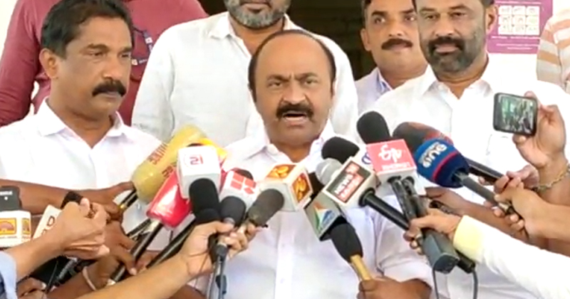 കോൺഗ്രസ് പ്രവർത്തകർക്കെതിരായ തീവ്രവാദ പരാമർശം :   പൊലീസിനെ നിയന്ത്രിക്കുന്നത് സംഘപരിവാറെന്ന് പ്രതിപക്ഷ നേതാവ്