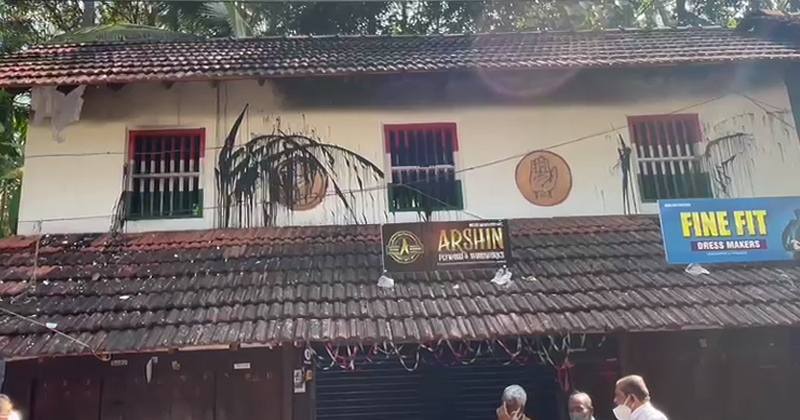 തലശേരി വടക്കുമ്പാട് കോൺഗ്രസ് ഓഫീസ് തീവെച്ച് നശിപ്പിച്ചു