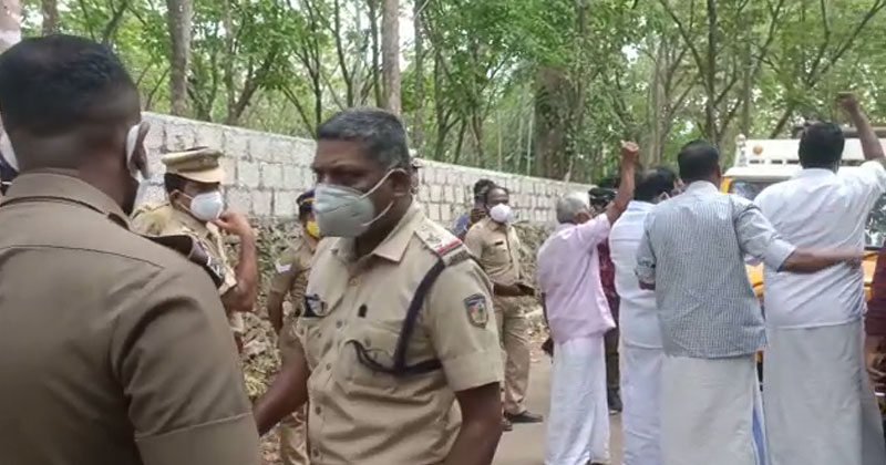 കെ റെയില്‍ കല്ലിടല്‍:  പോലീസ് അകമ്പടിയോടെ അധികൃതര്‍; പ്രതിഷേധവുമായി നാട്ടുകാര്‍