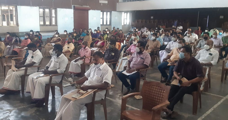 കൊവിഡ് മാനദണ്ഡങ്ങള്‍ കാറ്റില്‍ പറത്തി കട്ടപ്പനയില്‍ മണ്ണ് സംരക്ഷണ വകുപ്പിന്‍റെ ആള്‍ക്കൂട്ട സെമിനാർ