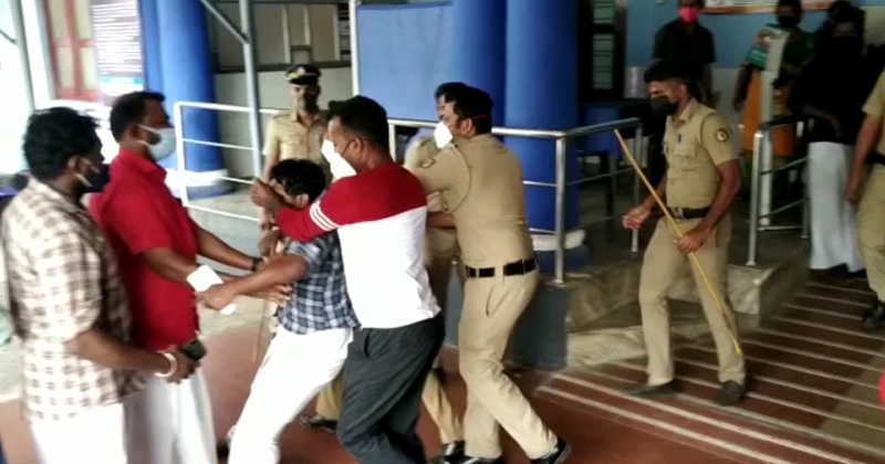 തൃശൂർ ജില്ലാ ആശുപത്രിയിൽ എസ്എഫ്ഐ- എഐഎസ്എഫ് പ്രവർത്തകർ തമ്മില്‍ സംഘർഷം
