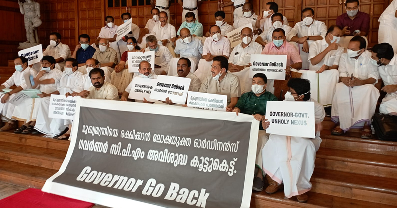 'ഗോ ബാക്ക്  ഗോ ബാക്ക് ആർഎസ്എസ് ഗവർണർ ഗോ ബാക്ക്' : സഭയില്‍ പ്രതിപക്ഷ പ്രതിഷേധം