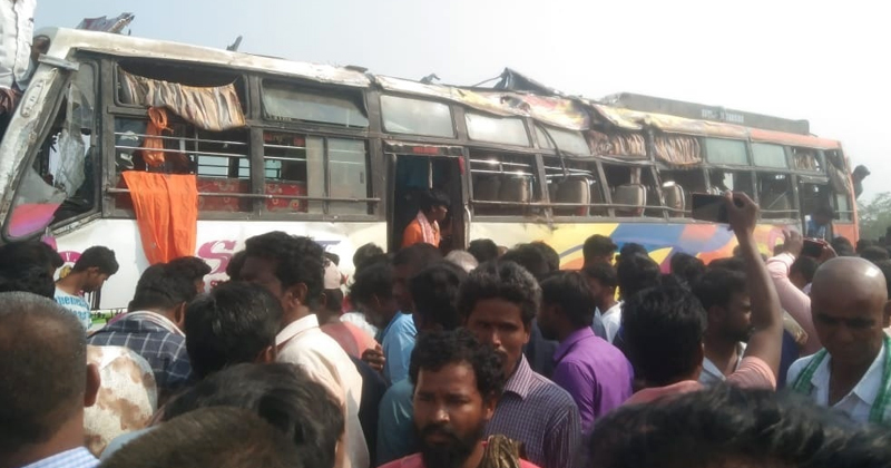 കർണാടകയില്‍ ബസ് തലകീഴായി മറിഞ്ഞ് 8 മരണം; 20 പേർക്ക് ഗുരുതര പരിക്ക്