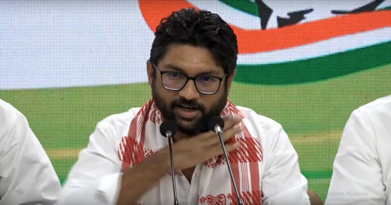 'പൂവല്ല, തീയാണ്, തല കുനിക്കില്ല; അറസ്റ്റിന് പിന്നില്‍ പ്രധാനമന്ത്രിയുടെ ഓഫീസ്': പുഷ്പ സ്റ്റൈല്‍ പ്രതികരണവുമായി ജിഗ്നേഷ് മേവാനി
