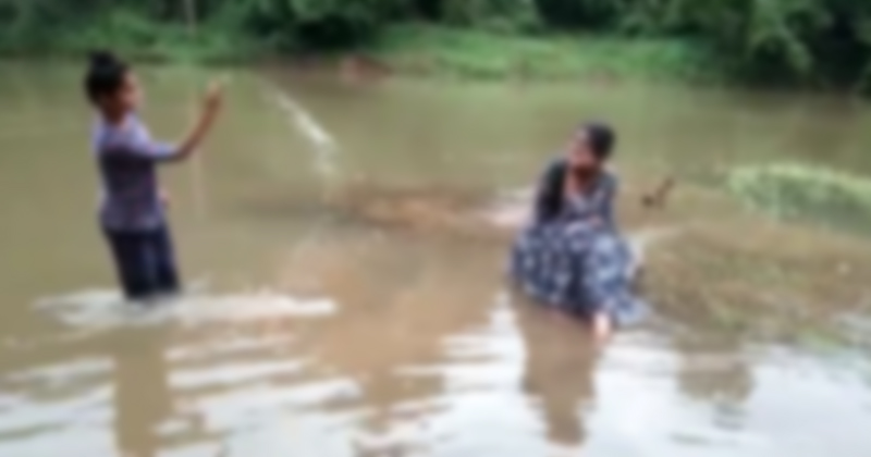 വീഡിയോ എടുക്കുന്നതിനിടെ മൂന്ന് കുട്ടികള്‍ ഒഴുക്കില്‍പ്പെട്ടു; രണ്ട് പേരെ രക്ഷപ്പെടുത്തി, ഒരുകുട്ടിക്കായി തെരച്ചില്‍