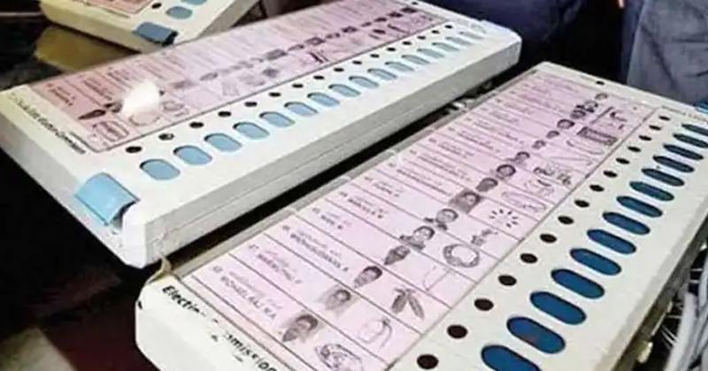 യുഡിഎഫ് പരാതി : എറണാകുളം തെരഞ്ഞെടുപ്പ് ഡെപ്യൂട്ടി കളക്ടറെ മാറ്റി