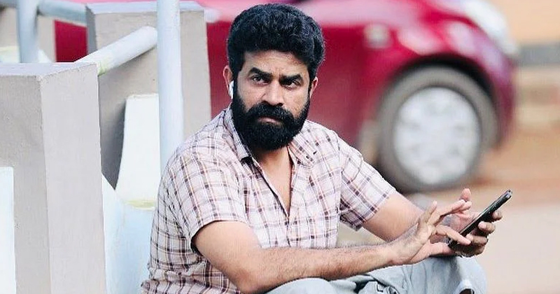 അടിയന്തരമായി ഹാജരാകണമെന്ന് പോലീസ്; ബിസിനസ് ടൂറിലെന്ന് വിജയ് ബാബു