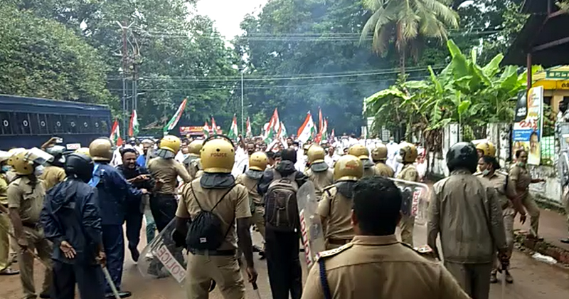 കൊല്ലത്ത് കോണ്‍ഗ്രസ് മാർച്ചിന് നേരെ പോലീസ് ലാത്തിച്ചാർജ്; നിരവധി പ്രവർത്തകർക്ക് പരിക്ക്