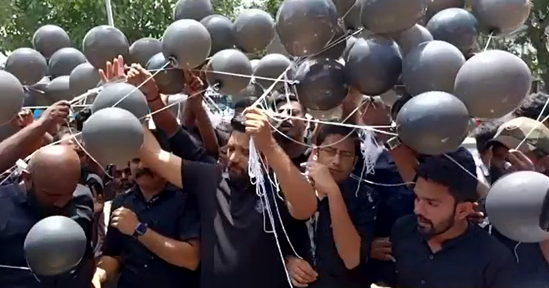 കറുപ്പില്‍ നിറഞ്ഞ് പ്രതിഷേധം; പാലക്കാട് നഗരത്തില്‍ പ്രകടനം നടത്തി യൂത്ത് കോണ്‍ഗ്രസ്
