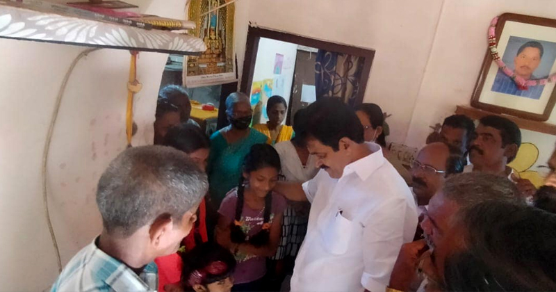 'താങ്ങും തണലുമായി കൂടെയുണ്ടാകും'; റോബിന്‍റെ കുടുംബത്തിന് സഹായഹസ്തവുമായി കോണ്‍ഗ്രസ്