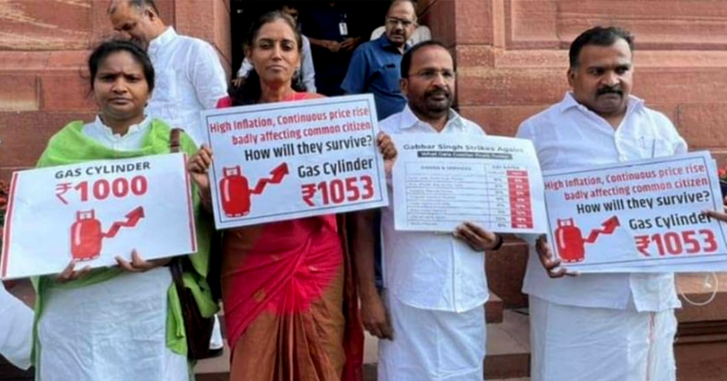 ലോക്സഭയിലെ പ്രതിഷേധം: കോണ്‍ഗ്രസ് എംപിമാരുടെ സസ്പെന്‍ഷന്‍ പിന്‍വലിച്ചു