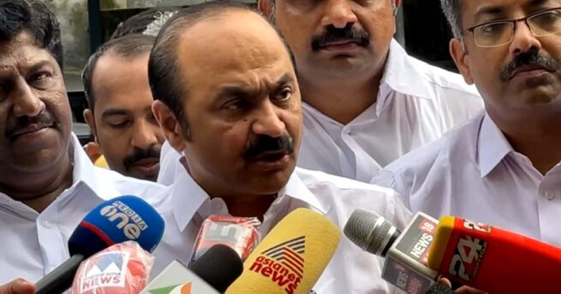 പാലക്കാട് കൊലപാതക കേസന്വേഷണം; പോലീസിന്‍റെ കയ്യും കാലും കെട്ടരുതെന്ന് പ്രതിപക്ഷ നേതാവ്