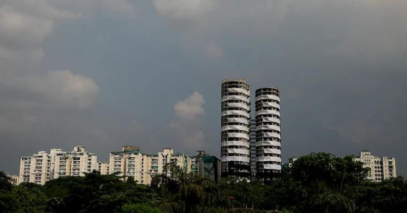 നോയിഡയിലെ ഇരട്ട ടവർ സ്‌ഫോടനത്തിലൂടെ തകർത്തു