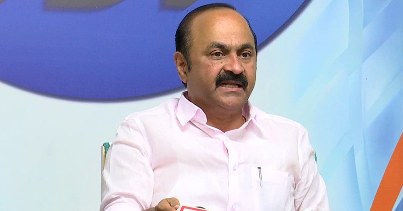 മുഖ്യമന്ത്രി സ്റ്റാലിന്‍ ചമയേണ്ട; മുഖ്യമന്ത്രിയുടെ യാത്ര മുമ്പിലും പിമ്പിലും ക്രിമിനല്‍സംഘവുമായെന്ന് പ്രതിപക്ഷനേതാവ്