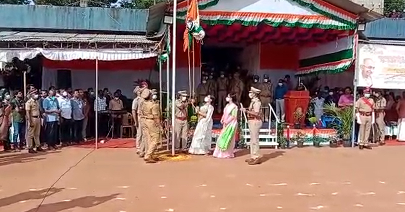 ഉയര്‍ത്തിയ പതാക താഴ്ത്തി; പിഴവ് പത്തനംതിട്ടയില്‍ മന്ത്രി വീണാ ജോർജ് പങ്കെടുത്ത ചടങ്ങില്‍