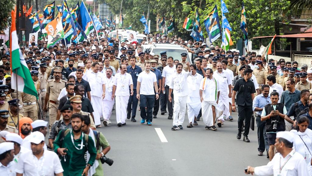 രാഹുല്‍ ഗാന്ധിക്ക് കൊല്ലം ജില്ലയില്‍ ആവേശോജ്വല സ്വീകരണം; ഐക്യസന്ദേശവുമായി ഭാരത് ജോഡോ യാത്ര എട്ടാം ദിനം
