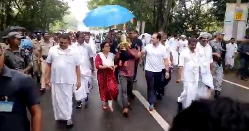മഴ നനഞ്ഞ് രാഹുല്‍, കുഞ്ഞിന് കുട ചൂടിക്കാന്‍ നിർദേശം | VIDEO