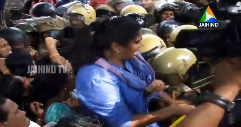 മേയറുടെ രാജിക്കായി മഹിളാ കോണ്‍ഗ്രസ് പ്രതിഷേധം: മർദ്ദിച്ച് പുരുഷ പോലീസ്; ജെബി മേത്തർ എംപി ഉള്‍പ്പെടെയുള്ളവർക്ക് പരിക്ക് | VIDEO