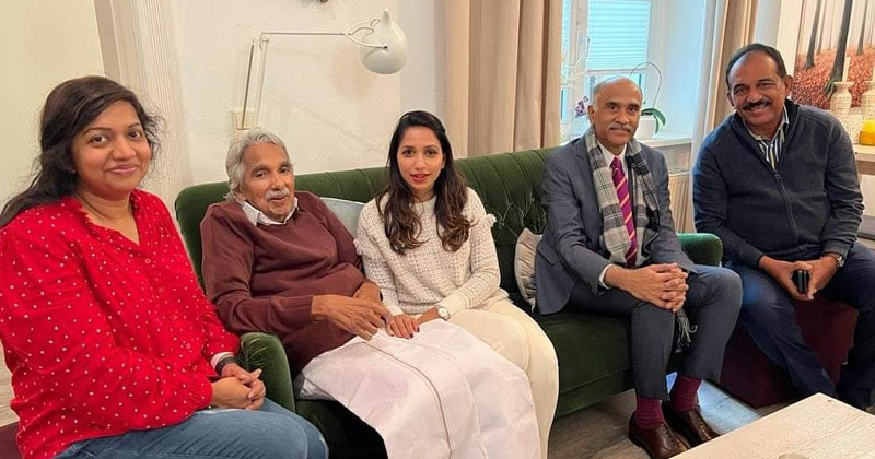 ഉഷാറായി ഉമ്മൻ ചാണ്ടി; ആശുപത്രിയിൽ നിന്ന് ഡിസ്ചാർജ് ചെയ്തു: 17 ന് ജർമ്മനിയില്‍ നിന്ന് നാട്ടിലേക്ക് തിരിക്കും