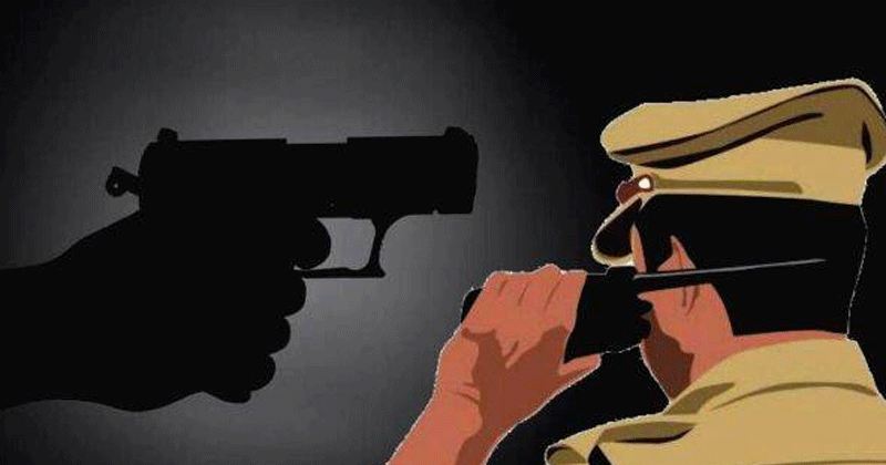 കൊല്ലത്ത് പ്രതികളും പോലീസും തമ്മില്‍ സംഘര്‍ഷം; പ്രതികൾ വാളുവീശി, വെടിവെച്ച് പോലീസ് സംഘം