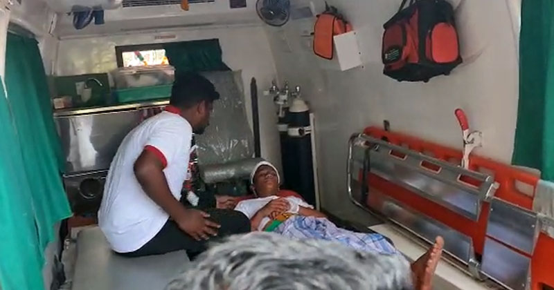 കോല്‍ക്കളി വേദിയില്‍ തെന്നിവീണ് മത്സരാർത്ഥിയുടെ കൈ ഒടിഞ്ഞു: വില്ലനായത് കാർപ്പെറ്റ്; പ്രതിഷേധം
