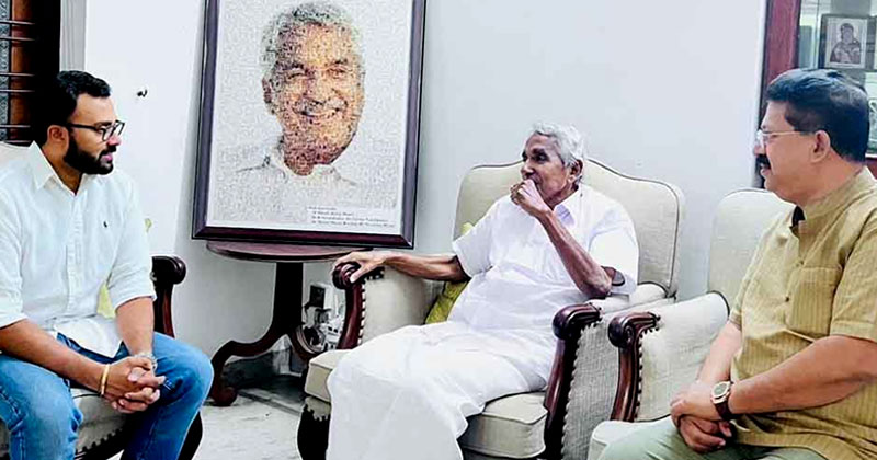 മുന്‍ മുഖ്യമന്ത്രി ഉമ്മന്‍ ചാണ്ടിയെ ജെ.കെ മേനോനും മൻസൂർ പള്ളൂരും സന്ദർശിച്ചു