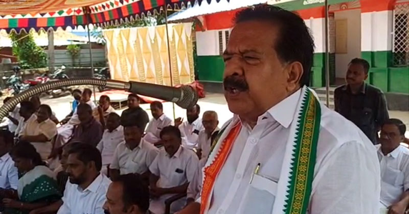 എക്‌സൈസ് മന്ത്രി രാജേഷ് മദ്യക്കമ്പനിയുടെ വക്താവിനെപ്പോലെ സംസാരിക്കുന്നു : രമേശ് ചെന്നിത്തല