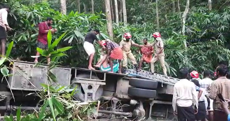 ശബരിമല തീർത്ഥാടകരുടെ വാഹനം താഴ്ചയിലേക്ക് മറിഞ്ഞു: ബസില്‍ 61 പേർ; ഡ്രൈവറുടെ പരിക്ക് ഗുരുതരം