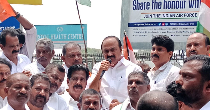 വിവിധ ആവശ്യങ്ങളുന്നയിച്ച് കേരള പ്ലാന്‍റേഷൻ ഫെഡറേഷൻ INTUC നിയമസഭാ മാർച്ച്‌ നടത്തി; പ്രതിപക്ഷ നേതാവ് ഉദ്ഘാടനം ചെയ്തു