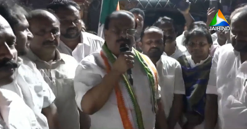 കോൺഗ്രസ് തകർന്നാൽ ഇന്ത്യ തകരുമെന്ന് കെ സുധാകരന്‍ എംപി; രാഹുല്‍ ഗാന്ധിക്ക് ഐക്യദാർഢ്യവുമായി നൈറ്റ് മാർച്ച്
