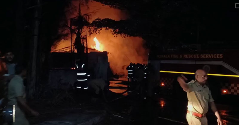 തുമ്പ കിന്‍ഫ്രയിലെ കെഎംഎസ്‌സിഎൽ മരുന്നു സംഭരണശാലയിൽ വൻ അഗ്നിബാധ: രക്ഷാദൗത്യത്തിനിടെ ഫയർമാന് ദാരുണാന്ത്യം; തീപിടിത്തത്തില്‍ ദുരൂഹതയെന്ന് പ്രതിപക്ഷനേതാവ്