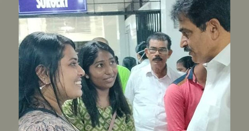 "മനുഷ്യരോടും സമൂഹത്തോടും സ്നേഹവും കരുതലും പ്രതിബദ്ധതയുമുള്ള രണ്ട് പെൺകുട്ടികളെ അവിചാരിതമായി കണ്ടുമുട്ടി"; അപകടത്തില്‍ പരിക്കേറ്റ വ്യക്തിക്ക് താങ്ങായ യുവതികളെ കുറിച്ച് കെസി വേണുഗോപാല്‍ എംപി