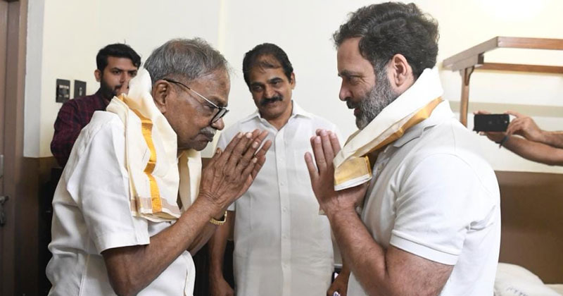 എം.ടിയെ സന്ദർശിച്ച് രാഹുല്‍ ഗാന്ധി; പേന സമ്മാനിച്ച് ഇതിഹാസ കഥാകാരന്‍